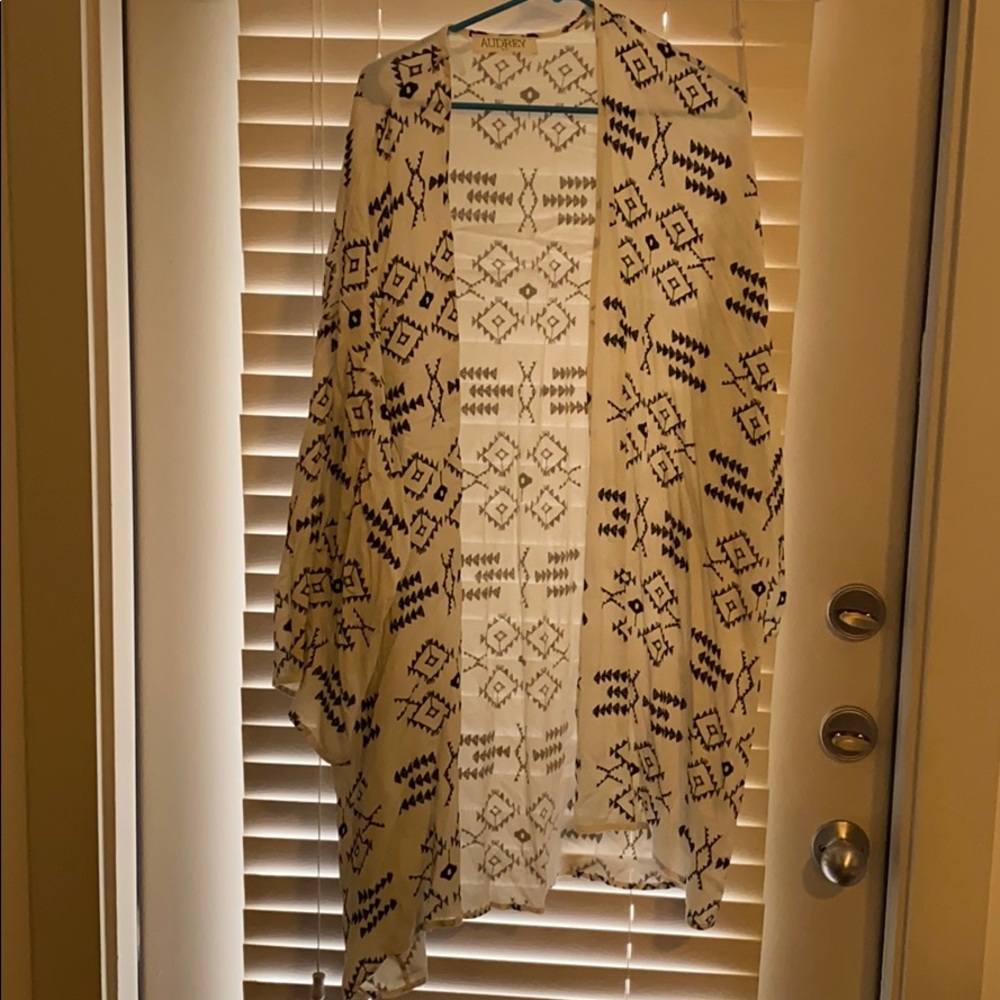 Black and white printer kimono